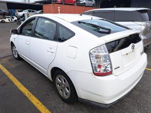 2005 Toyota Prius NHW20R image 2