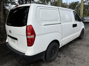 2013 Hyundai image 2