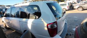2012 Kia Carnival image 2