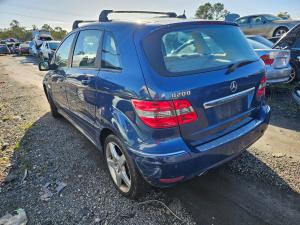 2010 Mercedes Benz B200 image 2