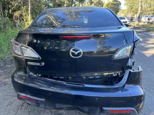 Mazda 3 image 2