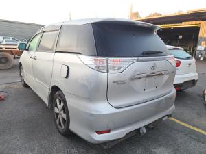 2011 Toyota Estima image 2