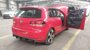 2011 Volkswagen Golf image 2