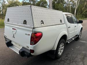2015 Mitsubishi Triton image 2