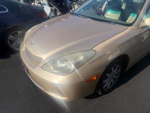 2001 Lexus Es300 image 2