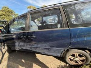 2000 Toyota Tarago image 2
