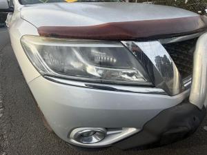 2015 Nissan Pathfinder image 2