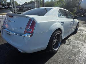 2013 Chrysler 300c image 2