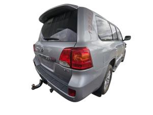 2013 Toyota Land Cruiser VDJ200R SAHARA image 2