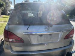 2001 Toyota Avensis image 2
