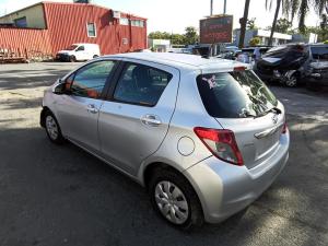 2011 Toyota Yaris YR image 2