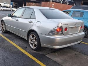 1999 Lexus Is image 2