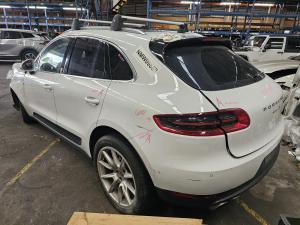 2016 Porsche Macan 3.0DT CTBA AUTO 7SPD 4WD S image 2