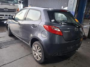 2010 Mazda 2 DE image 2