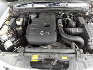 2005 Nissan Pathfinder ST-L image 2