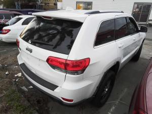 2014 Chrysler Grand Cherokee LAREDO 4X2 image 2