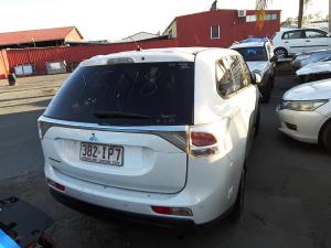 2013 Mitsubishi Outlander LS 7 SEAT 4WD image 2