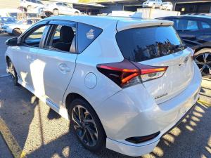 2015 Toyota Corolla ZRE182R image 2