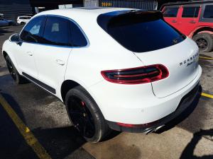 2016 Porsche Macan 95B image 2