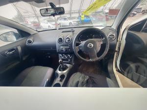 2010 Nissan Dualis ST image 2