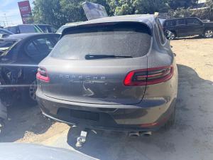 2015 Porsche Macan 95B image 2