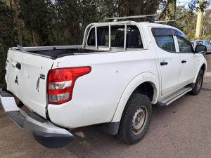 2017 Mitsubishi Triton image 2