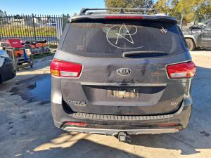 2015 Kia Carnival YP image 2