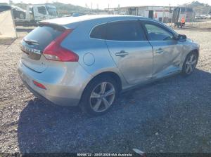2016 Volvo V40 image 2