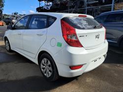 2015 Hyundai Accent RB image 2
