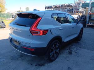 2021 Volvo Xc40 image 2