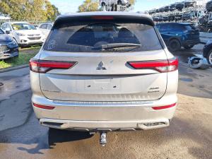 2023 Mitsubishi Outlander DM image 2