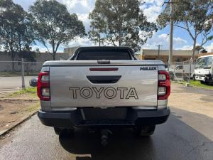 2015 Toyota Hilux GUN126R image 2