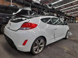 2013 Hyundai Veloster G4FD (NON-TURBO) -M- (6 SPEED) image 3