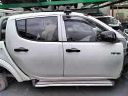 2012 Mitsubishi image 3