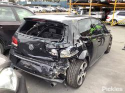 2010 Volkswagen Golf Gti image 3