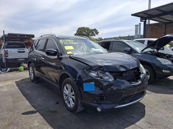 nissan xtrail LEFT FRONT DOOR 