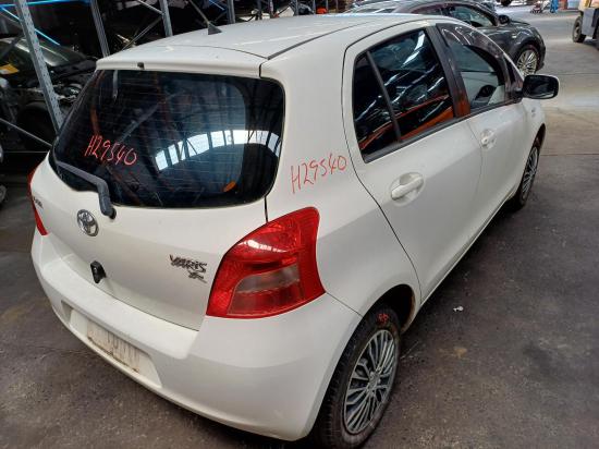toyota yaris LEFT FRONT DOOR 