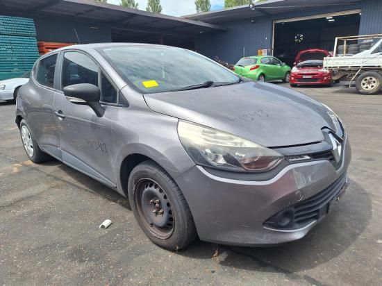 renault Clio Sep 2015 FRONT BUMPER 