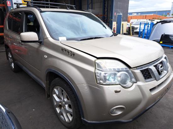 nissan x_trail RIGHT FRONT DOOR 