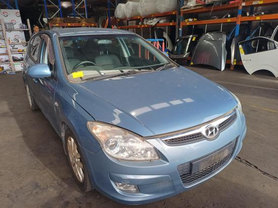 hyundai I30 FD Dec 2009 LEFT FROTN HUB ASSEMBLY 
