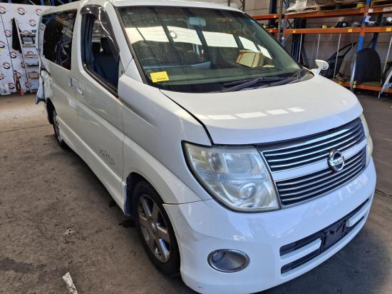 nissan elgrand LEFT HEADLAMP 