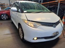 Toyota Tarago image 3