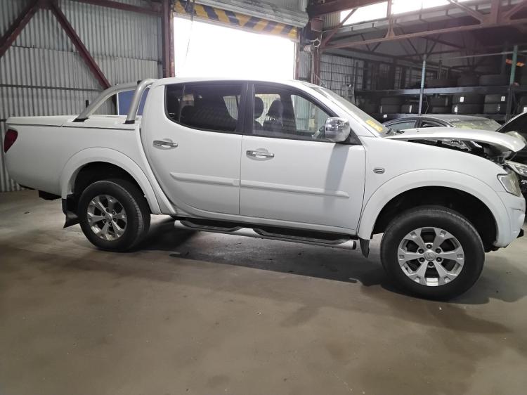 mitsubishi Triton GLX-R Jul 2015 Parts & Wrecking