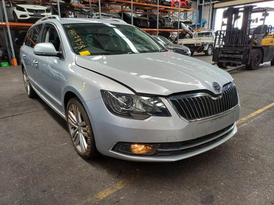 skoda Superb 2014 LEFT REAR DOOR 