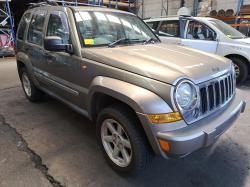 Jeep Cherokee KJ image 3