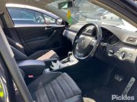 2010 Volkswagen Passat image 3