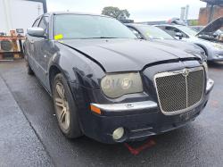 Chrysler 300c image 3