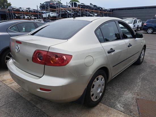 mazda 3 BONNET 
