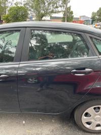 2011 Ford Fiesta image 3