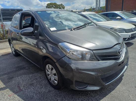 toyota Yaris NCP130R Nov 2012 RIGHT FRONT WINDOW REG/MOTOR 